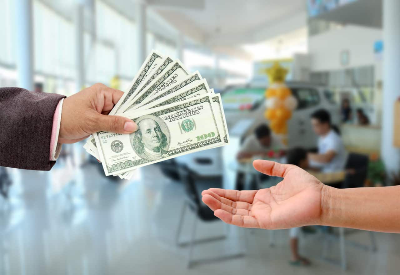 will-paying-cash-save-you-money-at-the-car-dealership